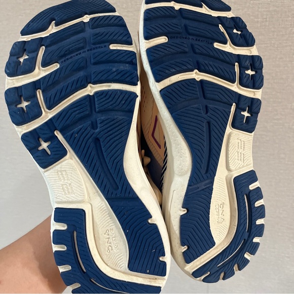 Brooks Adrenaline GTS 23 Guiderails  1203811B795 Running  Women’s 8 Peach/Navy - Picture 7 of 9